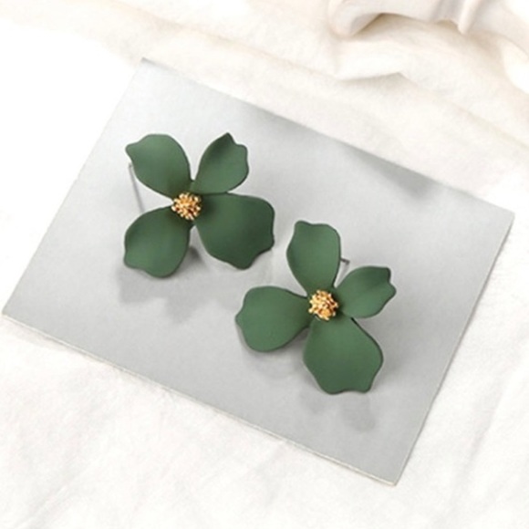 Anthropologie Jewelry - MATTE EMERALD GREEN BLOOMING ORCHIDS WITH GOLD KNOT CENTER FLOWER STUD